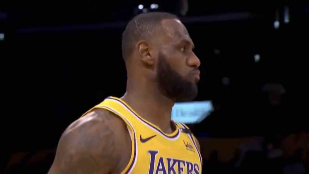  湖人逆转太阳，詹姆斯准三双率队取胜  